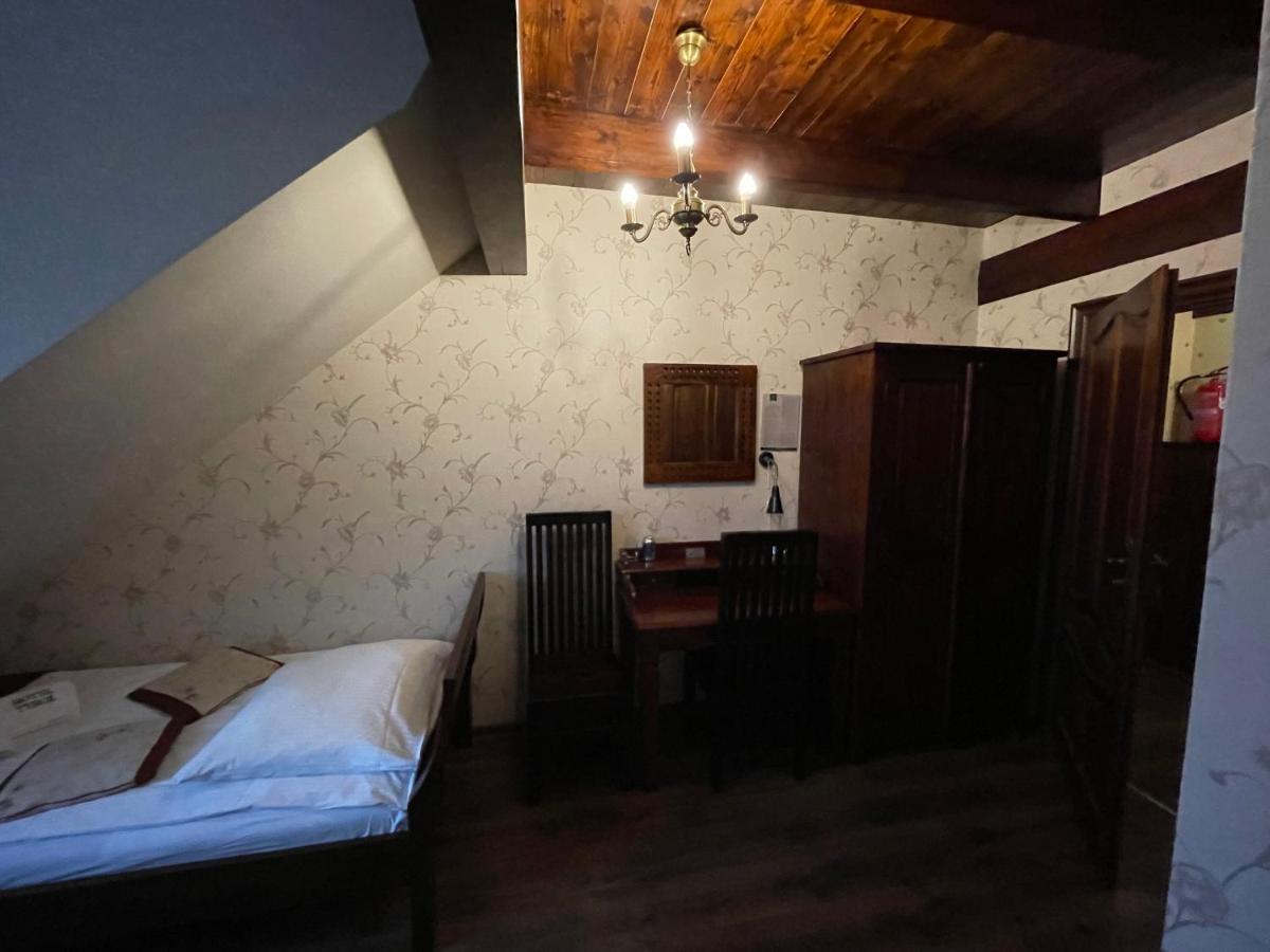 Hotel Tyrol I Restauracja Zycie Gruzji Osielsko Екстер'єр фото