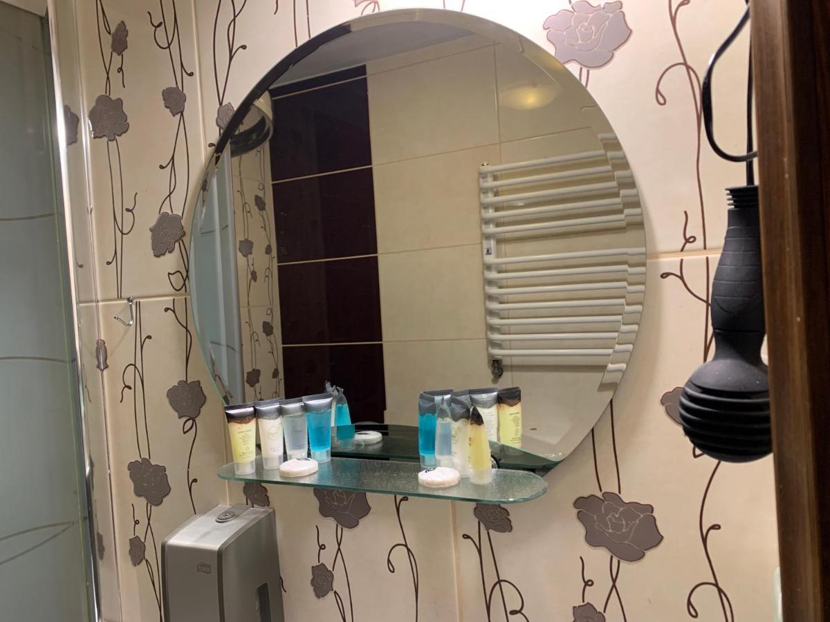Hotel Tyrol I Restauracja Zycie Gruzji Osielsko Екстер'єр фото