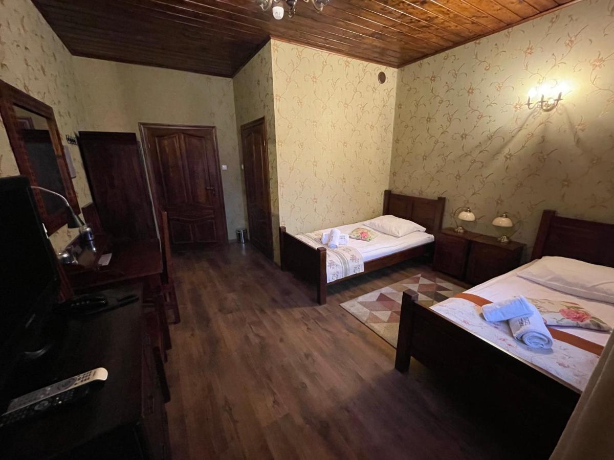 Hotel Tyrol I Restauracja Zycie Gruzji Osielsko Екстер'єр фото