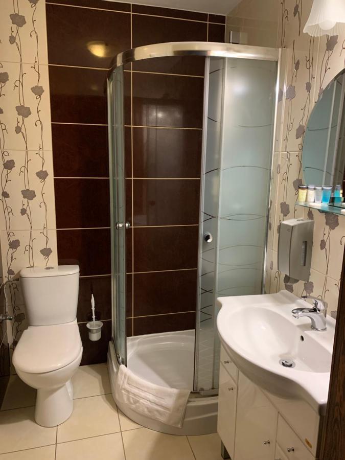 Hotel Tyrol I Restauracja Zycie Gruzji Osielsko Екстер'єр фото
