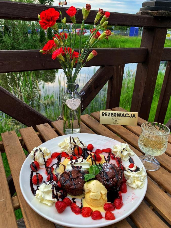 Hotel Tyrol I Restauracja Zycie Gruzji Osielsko Екстер'єр фото